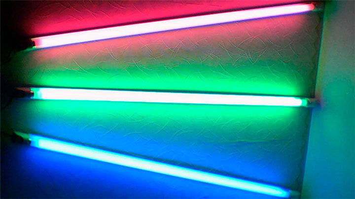 Люминесцентными лампами люминесцентные источники света. Лампа дневного света электролюминесценция. Люминесцентные трубчатые ультрафиолетовые лампы спектр. Люминесцентные лампы цветные. Лампы дневного света цветные.