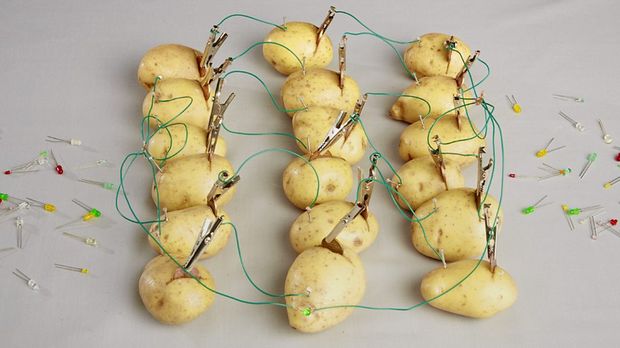 Способ соединения картофелин для получения электричества